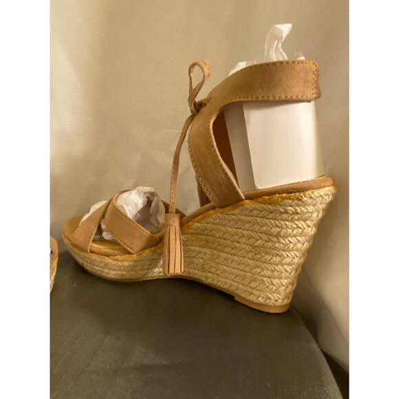 Women's Shoedazzle Wedge Sandals "Jillian" style, Tan faux suede Size 10 NIB - Picture 6 of 16